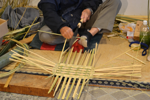 竹籠作りの実演